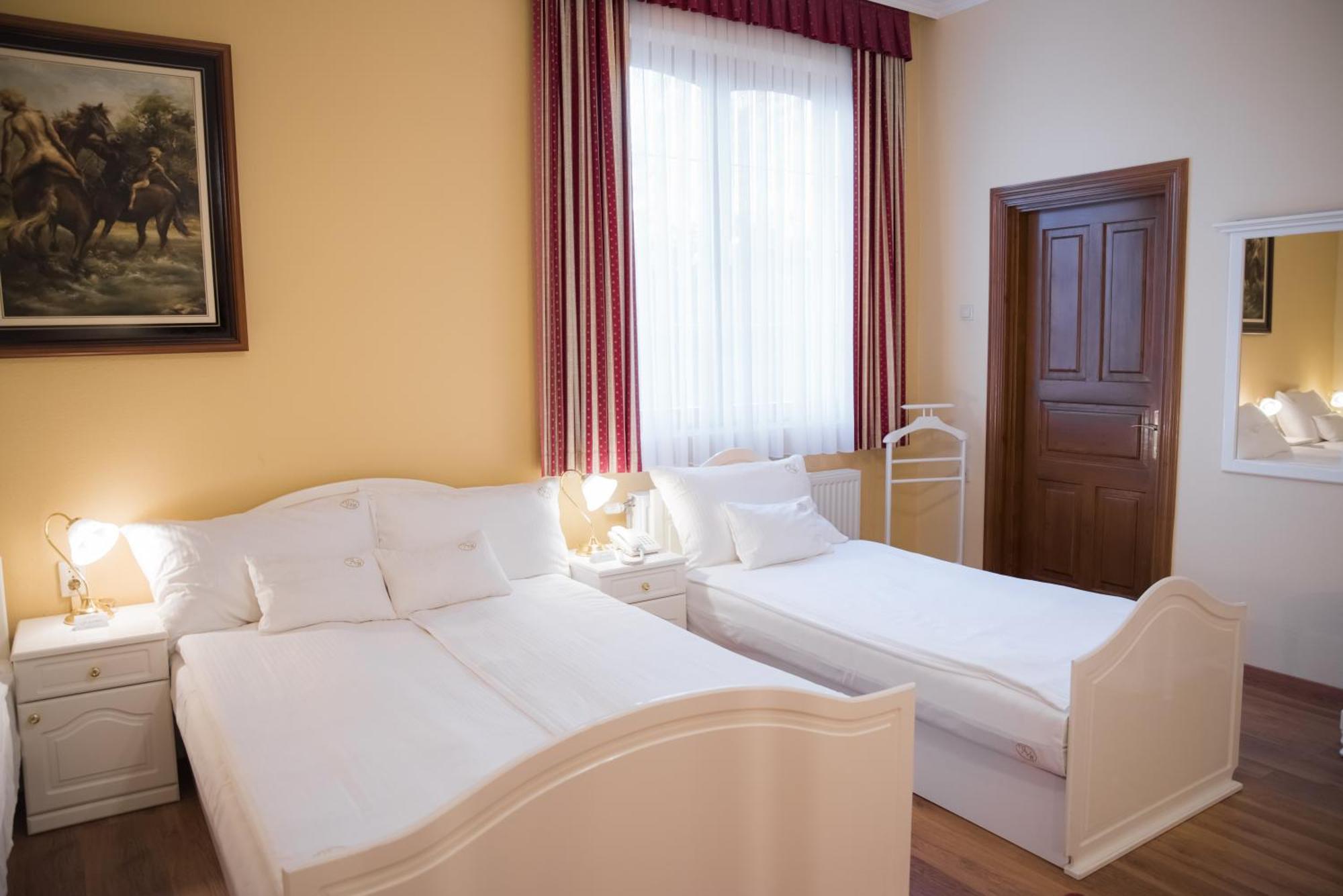 Vinum Hotel Кишкёрёш Экстерьер фото