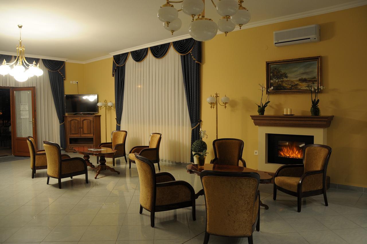 Vinum Hotel Кишкёрёш Экстерьер фото